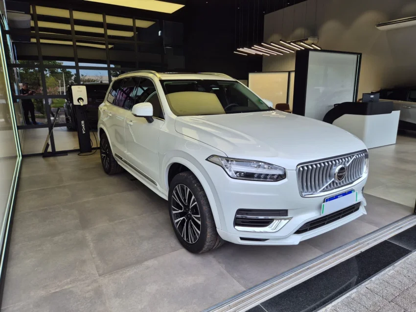 Volvo XC90 2.0 T8 RECHARGE PLUS AWD GEARTRONIC 2023 Híbrido - Foto 1